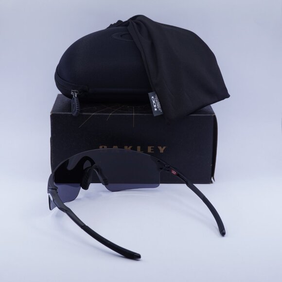 Oakley OO9454A 945401 Shield Sunglasses - Matte Black/Prizm Black - Picture 3 of 9